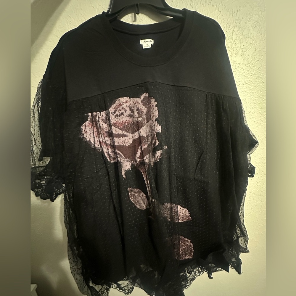 UO Kimchi Show Stopper Tulle + Lace Layered Oversized graphic teepee